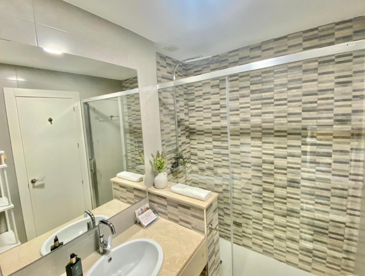 Apartamentos Turisticos Castillo Del Vigia Torremolinos Bagian luar foto