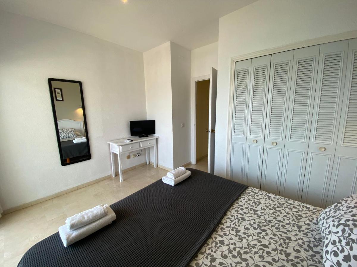 Apartamentos Turisticos Castillo Del Vigia Torremolinos Bagian luar foto